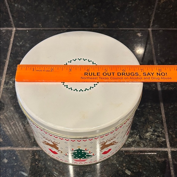 Vgt Bertals Can Co Christmas tin. - Picture 4 of 6